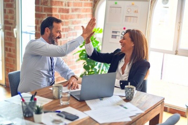 転職時期の見極め方とは?転職市場やキャリアプランでのタイミングを解説