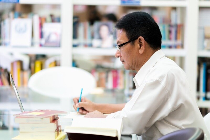 50代の転職は現実的?厳しいといわれる背景や成功のポイントも解説