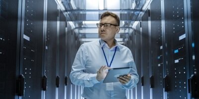 インフラエンジニアへの転職|注意点・必要スキル・資格を解説