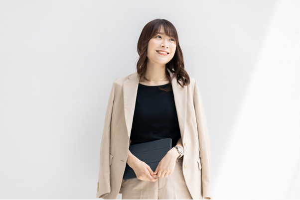 female-lean-on-wall-image.png