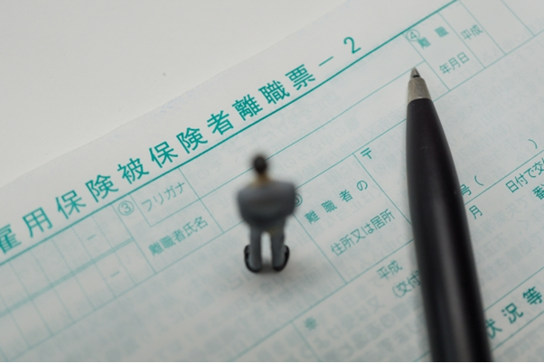 離職票とは|退職証明との違いや、発行の流れ、確認のポイントを解説