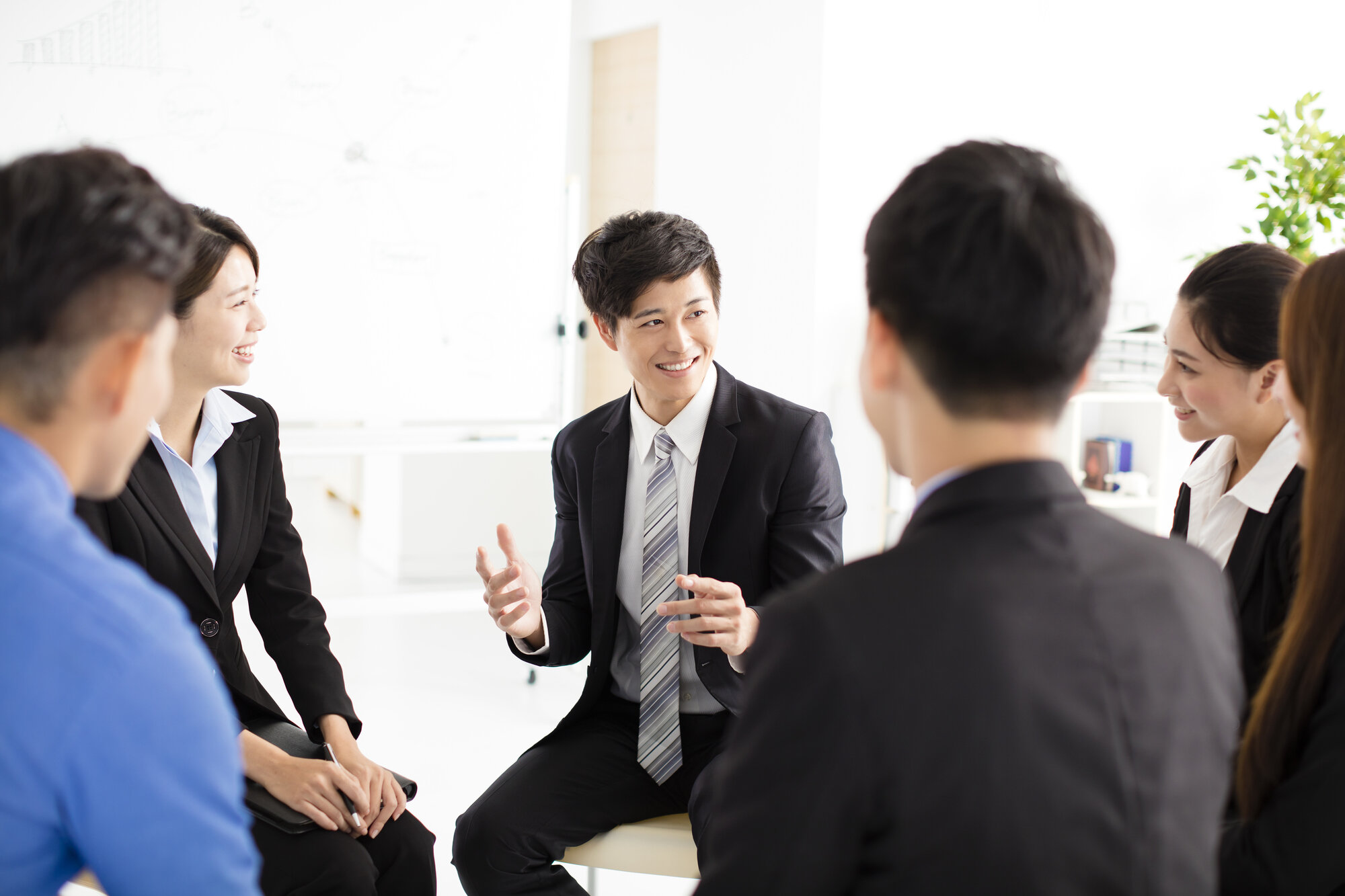 アサーションとは?企業に求められる理由とトレーニング法を解説