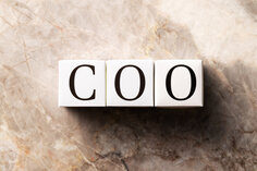 COO（最高執行責任者）とは？役割やCEO・CFOとの違い、求められるスキルを徹底解説