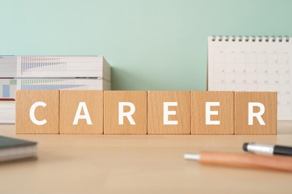 20代で年収1,000万は可能?年代別割合と目指せる職業を解説